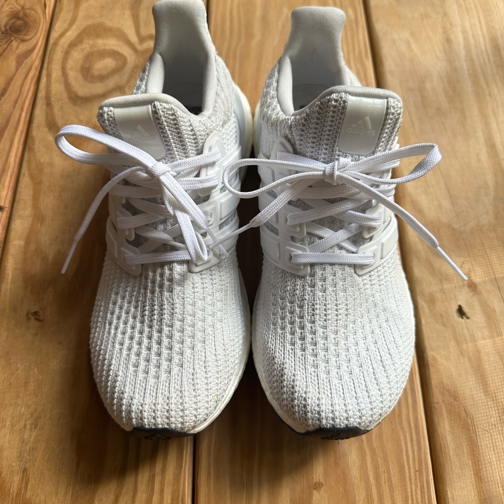 adidas women’s ultraboost 4.0 DNA running shoes size 6.0